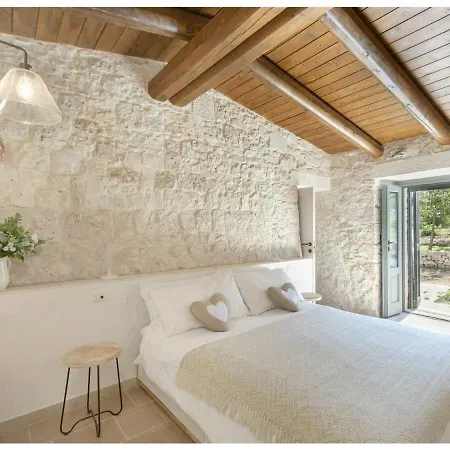 Villa With Pool In Bari * בארי